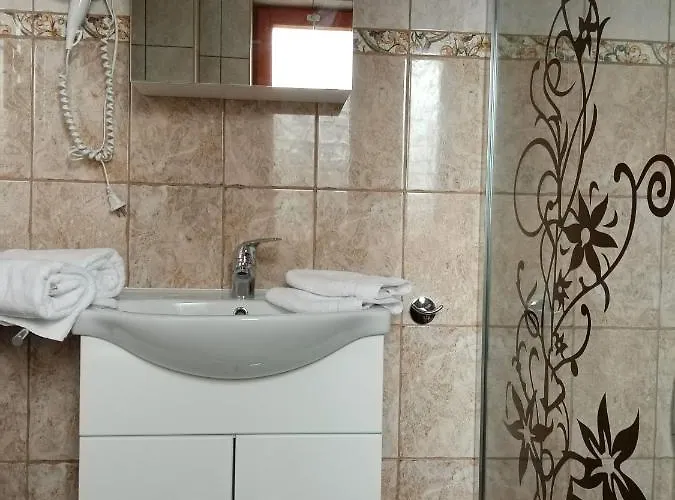 Balla Nyaralo * שיופוק