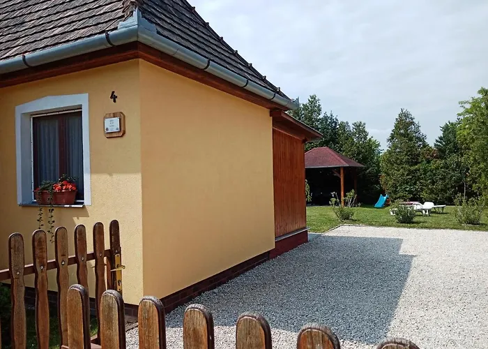 Balla Nyaralo 度假居 *